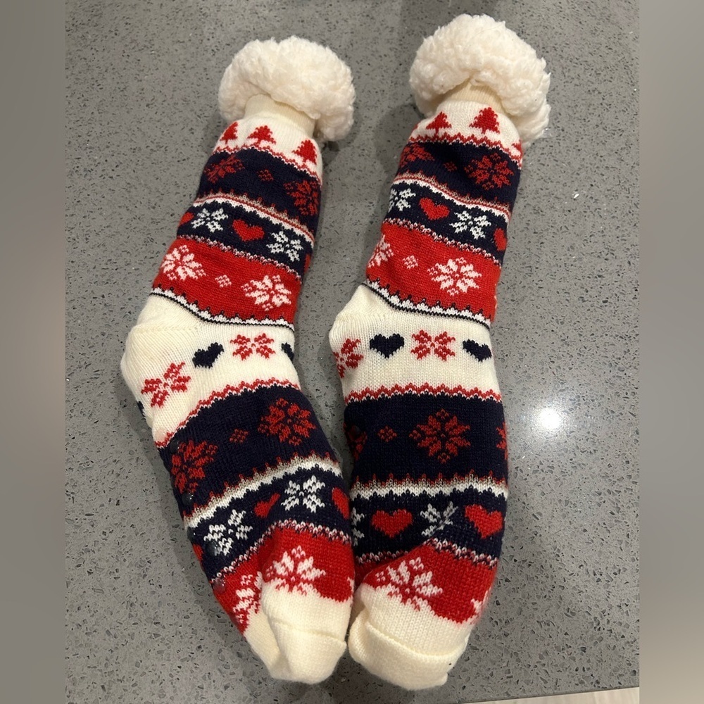 🧡5/$25🧡Cozy Red, White and Navy Patterned Socks